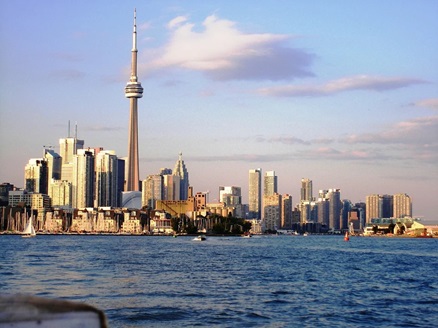 4 Reasons to Move to Toronto