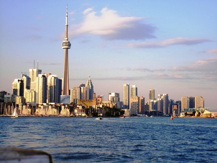  4 Reasons to Move to Toronto