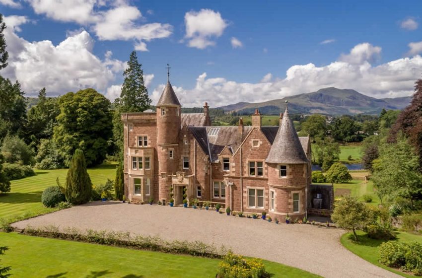 How to find the best Scottish castles for rent?